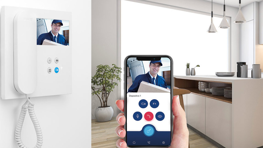 videoporteros-fermax uno de los videoporteros fermax blanco controlado mediante un teléfono móvil