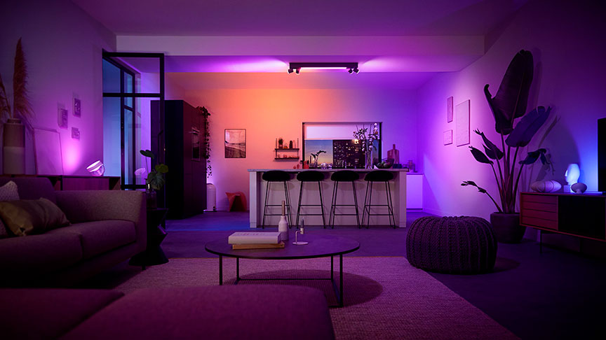 iluminacion-hogar salón iluminado por bombillas wifi inteligentes