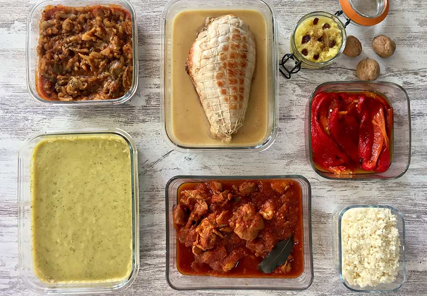 batchcooking-mesa Alimentos organizados sobre la mesa