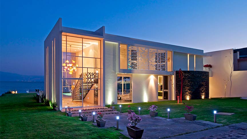 hogar-moderno-seguridad hogar vanguardista al atardecer