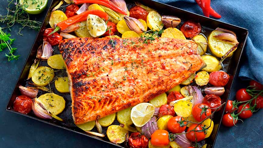 pescado-freidora-aire Salmón con verduras cocinada con una freidora de aire