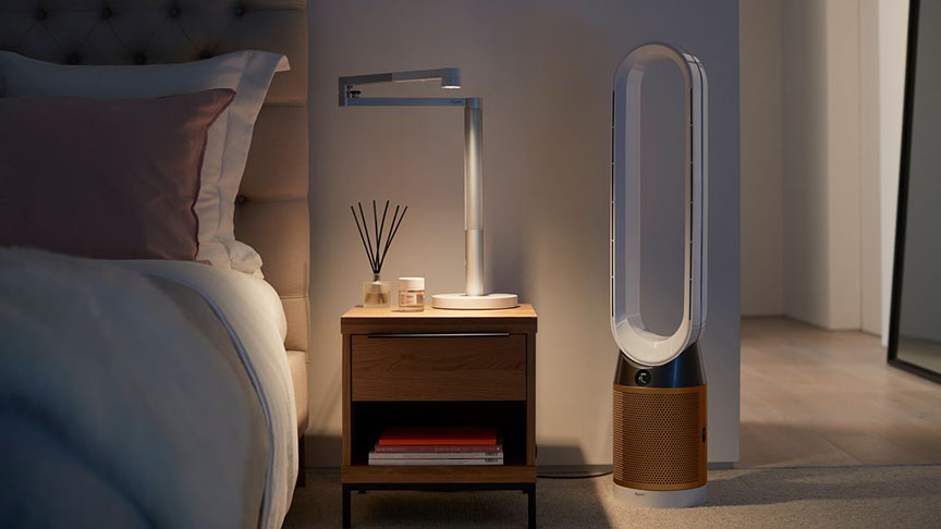 purificador-aire-cama purificador de aire Dyson junto a la mesita del dormitorio