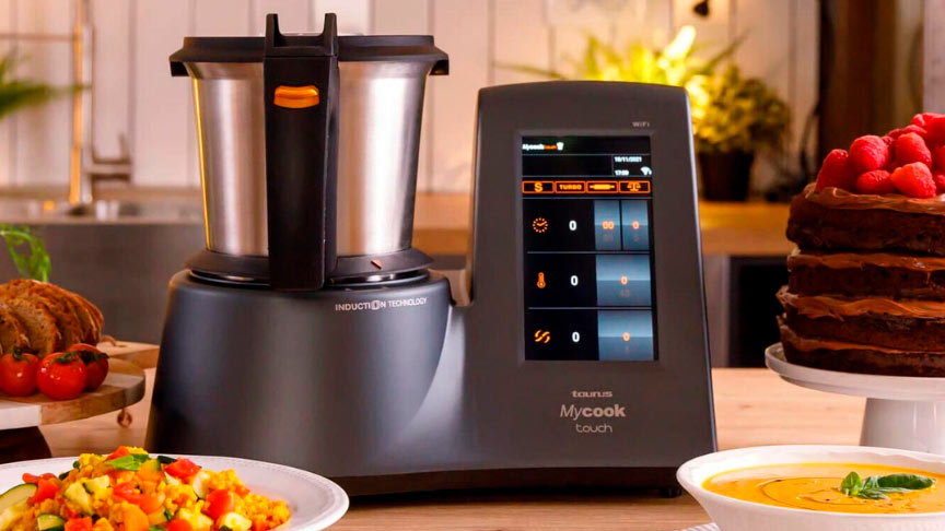 robot-cocina-comida robot de cocina Taurus Mycook Touch rodeado de comida en la cocina