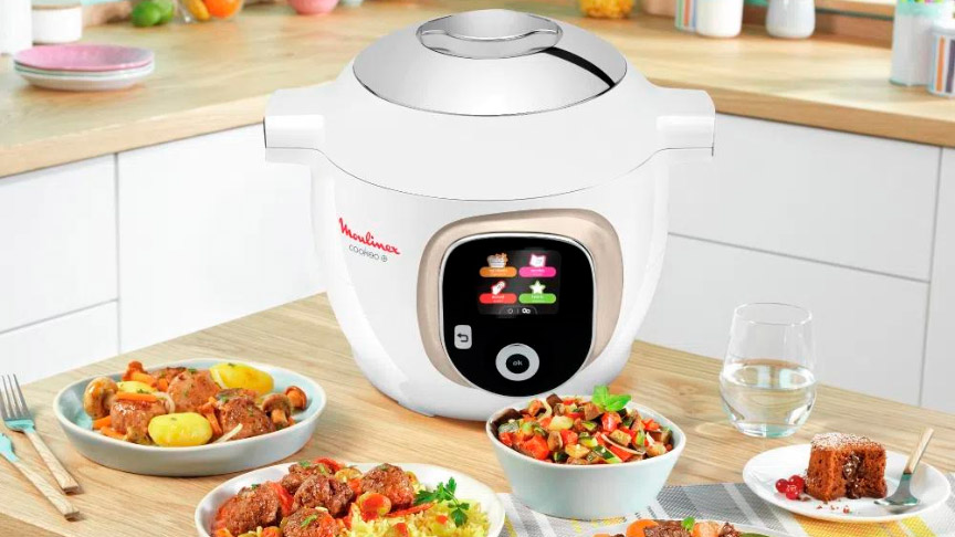 olla-programable-alimentos Olla programable Moulinex Cookeo en la cocina rodeada de comida