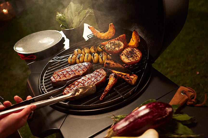 cocinando los alimentos con la barbacoa eléctrica Char-Broil