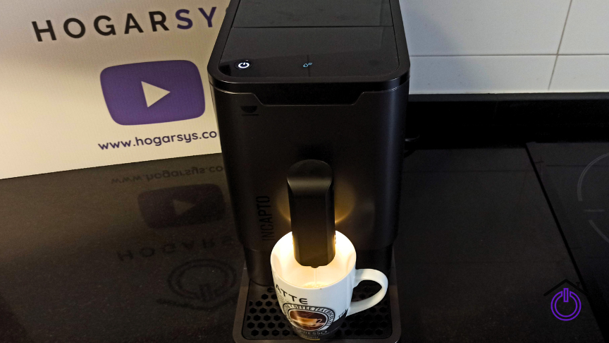 limpiar-incapto cafetera Incapto realizando limpieza automática de la salida del café