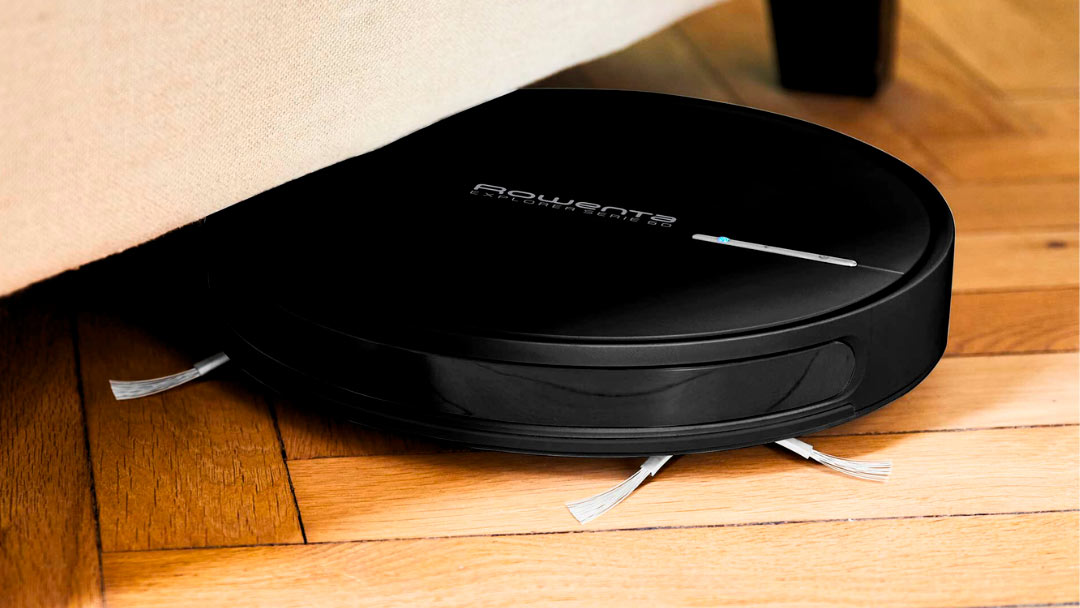 robot-aspirador-rowenta uno de los mejores robot aspirador Rowenta en color negro debajo del sofá