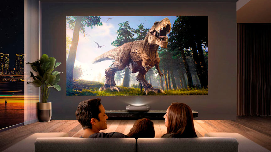 uno de los proyectores 4K reproduciendo una película de dinosaurios