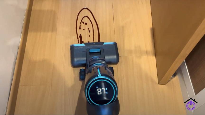 Fregona eléctrica limpiando Ketchup