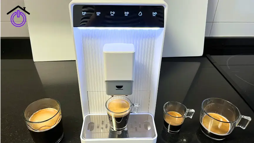 cafetera incapto aura con 4 tazas de café