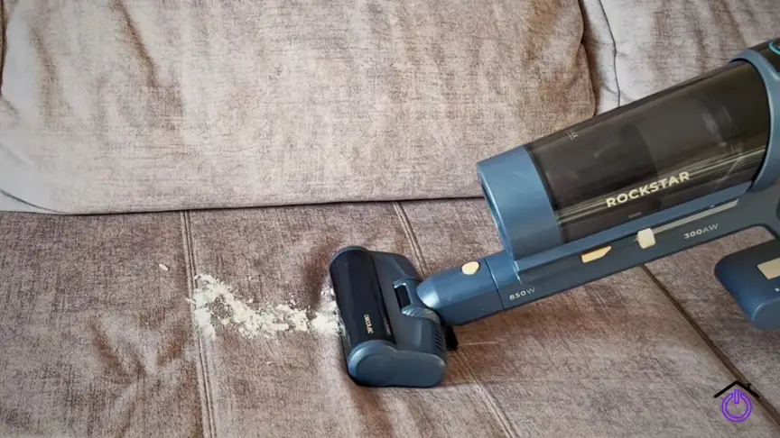 conga 11500 odyssey como aspiradora de mano limpiando sofá