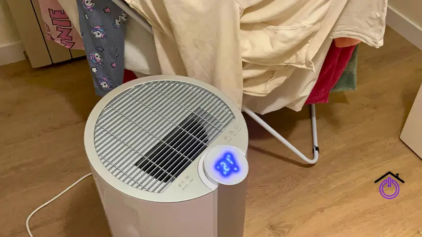 funcion-secaco-deshumidificador-cecotec deshumidificador cecotec secando ropa