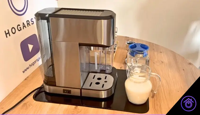 depositos-power-expresso-20 cafetera cecotec semiautomática con jarras de agua y leche