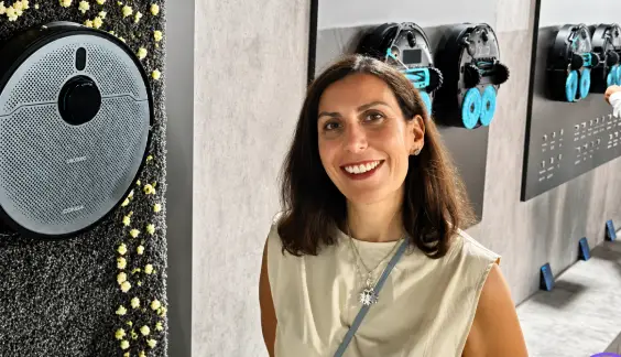 Silvia Jiménez en un evento de tecnología para el hogar de Hogarsys