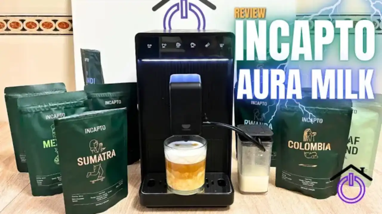 Silvia Jiménez probando la cafetera Incapto Aura Milk en Hogarsys